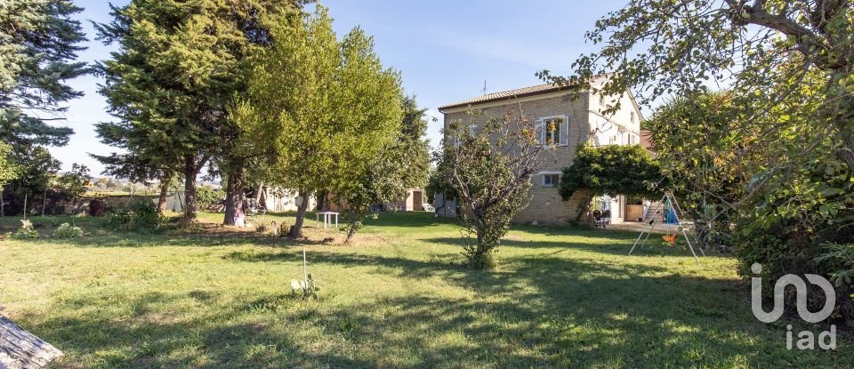 House 13 rooms of 188 m² in Corridonia (62014)