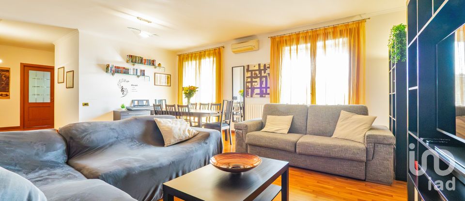 Quadrilocale di 139 m² a Besana in Brianza (20842)