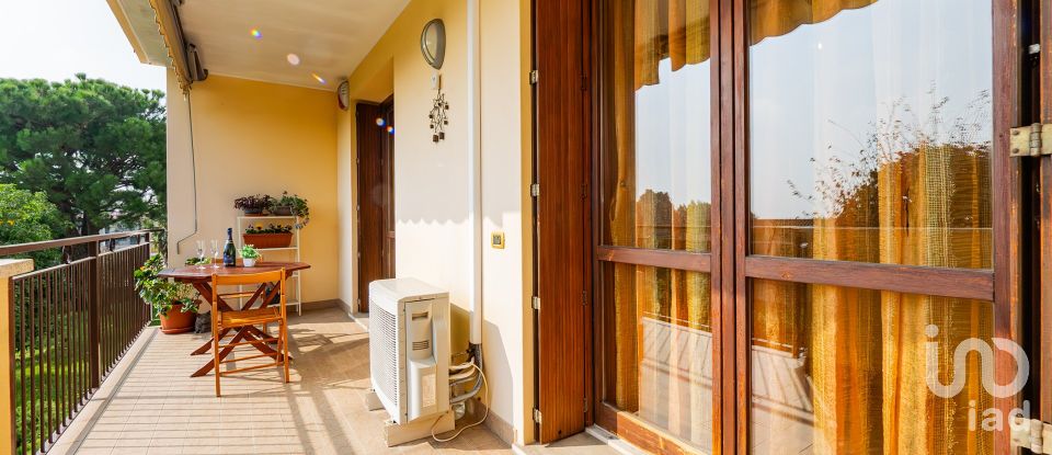 Quadrilocale di 139 m² a Besana in Brianza (20842)