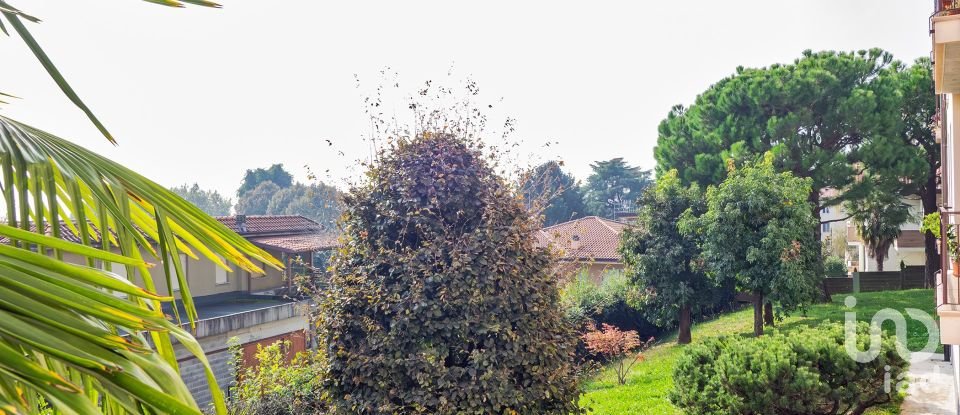 Quadrilocale di 139 m² a Besana in Brianza (20842)