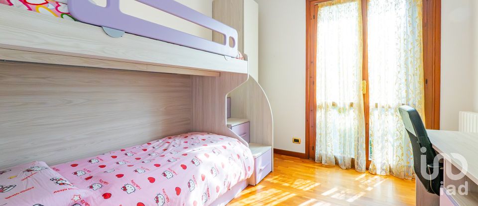 Quadrilocale di 139 m² a Besana in Brianza (20842)