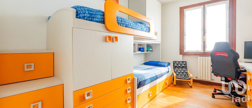 Quadrilocale di 139 m² a Besana in Brianza (20842)