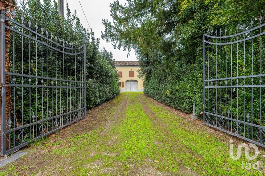 Casa indipendente 8 locali di 200 m² in Concordia sulla Secchia (41033)