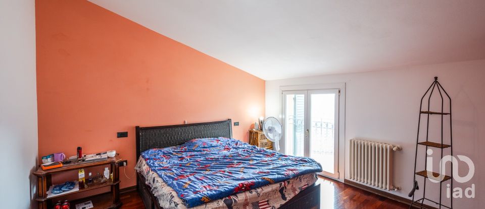 Four-room apartment of 87 m² in Moglia (46024)