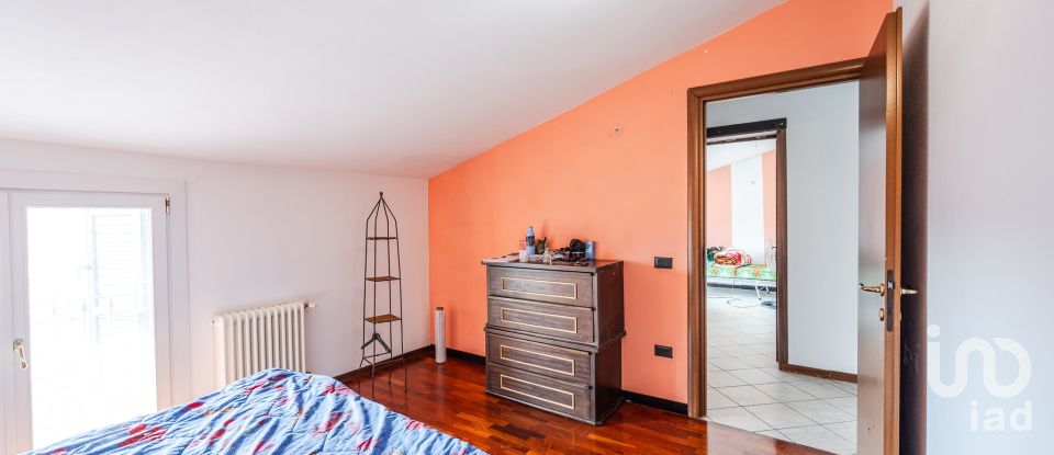 Four-room apartment of 87 m² in Moglia (46024)