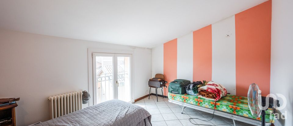 Four-room apartment of 87 m² in Moglia (46024)