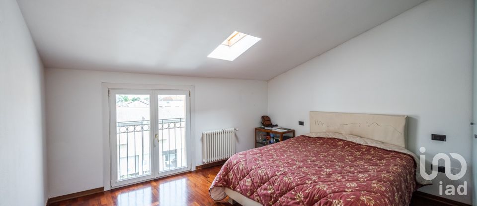 Four-room apartment of 87 m² in Moglia (46024)