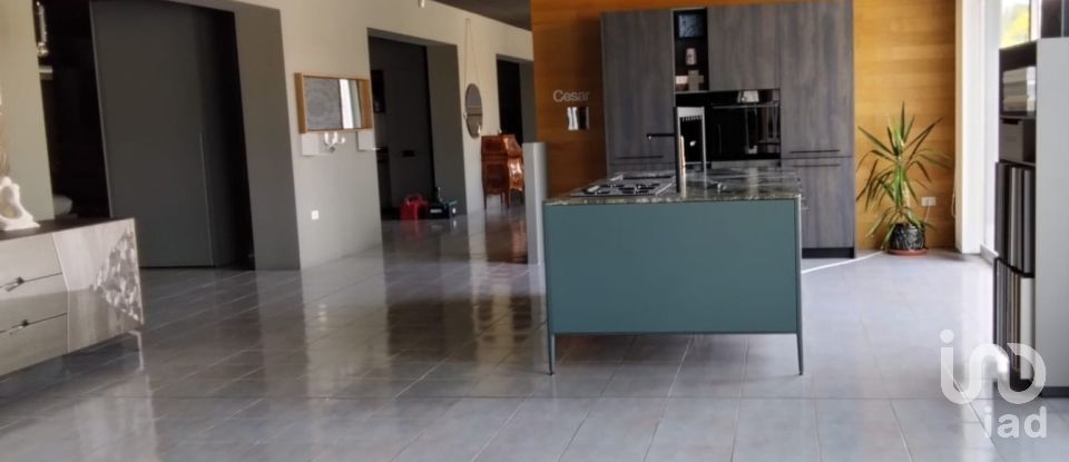 Negozio / locale commerciale di 1.697 m² in Monte Porzio (61040)