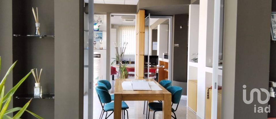 Negozio / locale commerciale di 1.697 m² in Monte Porzio (61040)