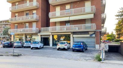 Shop / premises commercial of 200 m² in Bastia Umbra (06083)