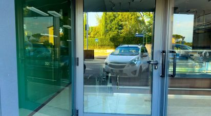 Shop / premises commercial of 200 m² in Bastia Umbra (06083)