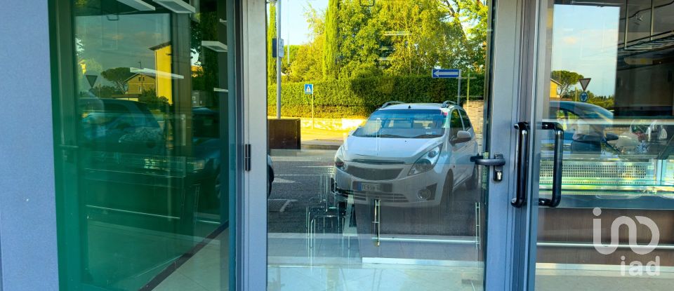 Negozio / locale commerciale di 200 m² in Bastia Umbra (06083)