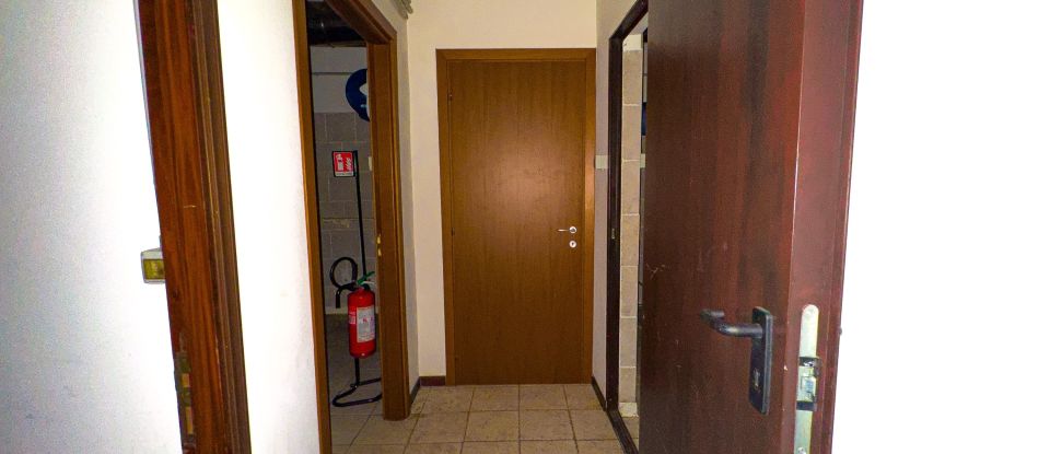 Negozio / locale commerciale di 200 m² in Bastia Umbra (06083)