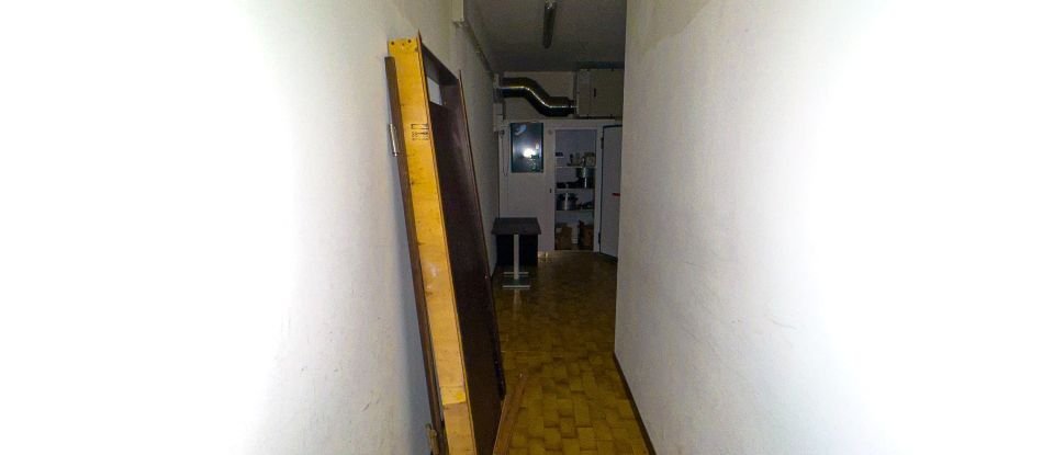 Negozio / locale commerciale di 200 m² in Bastia Umbra (06083)