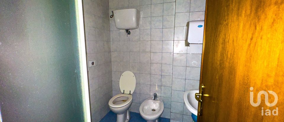 Negozio / locale commerciale di 200 m² in Bastia Umbra (06083)