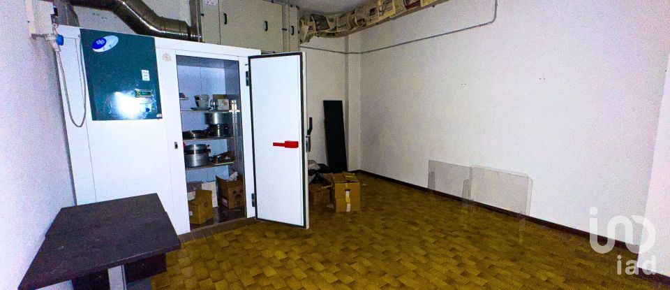 Negozio / locale commerciale di 200 m² in Bastia Umbra (06083)