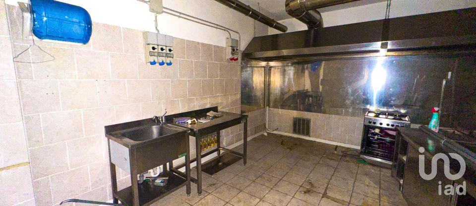 Negozio / locale commerciale di 200 m² in Bastia Umbra (06083)