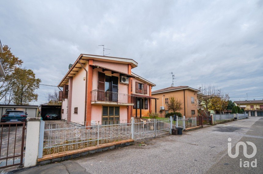Casale 4 locali di 185 m² in Concordia sulla Secchia (41033)