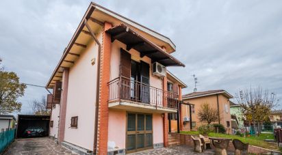 Casale 4 locali di 185 m² in Concordia sulla Secchia (41033)