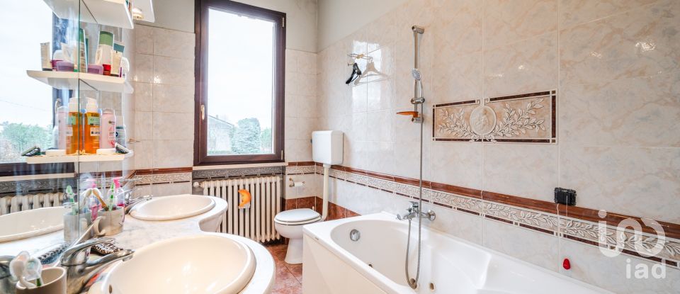 Casale 4 locali di 185 m² in Concordia sulla Secchia (41033)