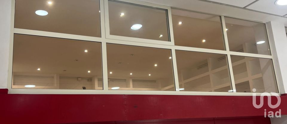 Negozio / locale commerciale di 110 m² in Napoli (80141)