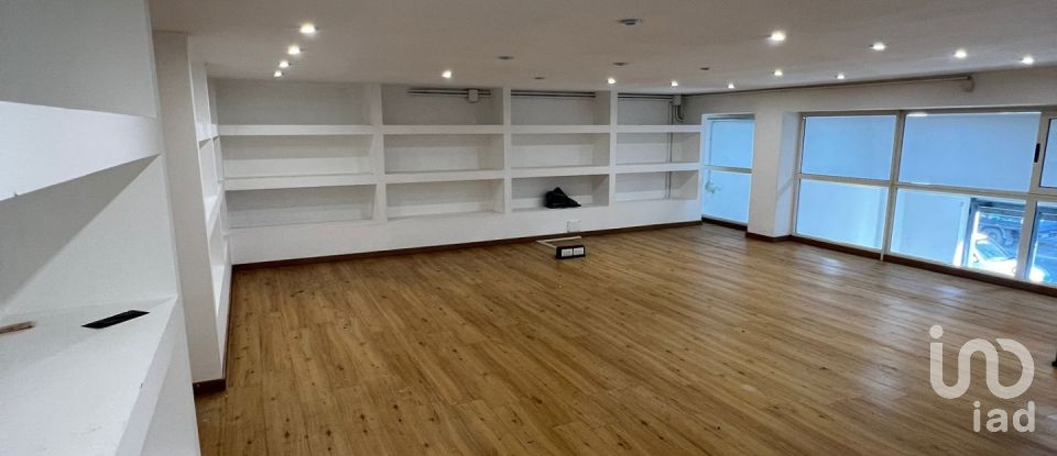 Negozio / locale commerciale di 110 m² in Napoli (80141)