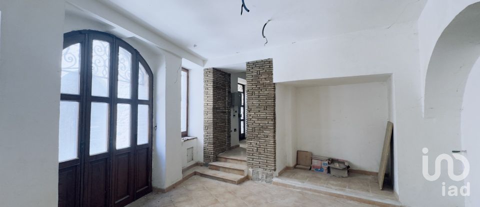 Hotel-ristorante di 1.125 m² in Spello (06038)