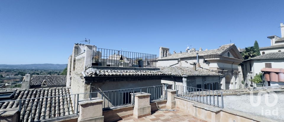 Hotel-ristorante di 1.125 m² in Spello (06038)