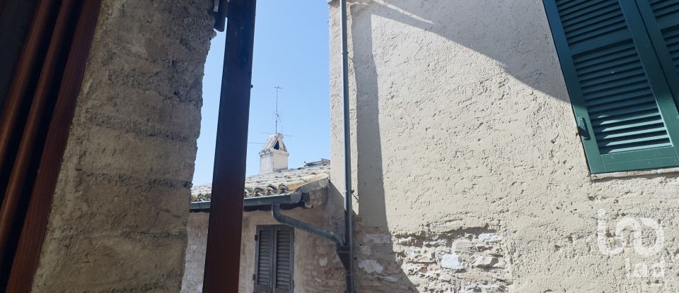 Hotel-ristorante di 1.125 m² in Spello (06038)