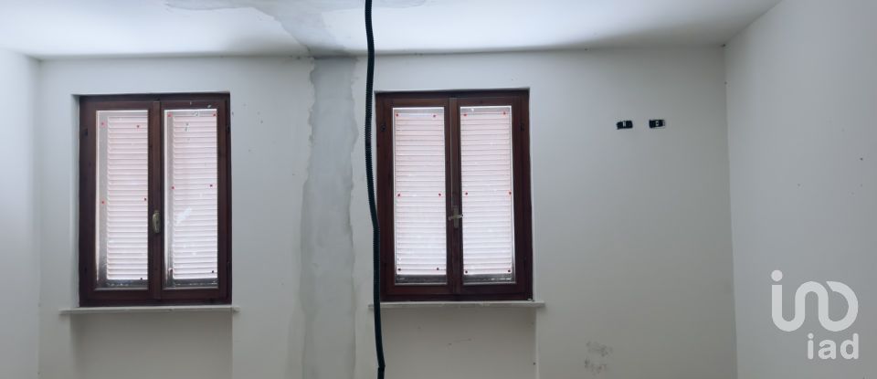 Hotel-ristorante di 1.125 m² in Spello (06038)