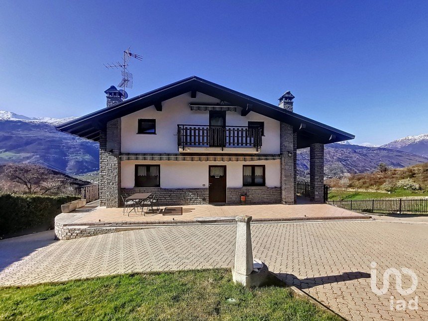 Casale 6 locali di 303 m² in Aymavilles (11010)