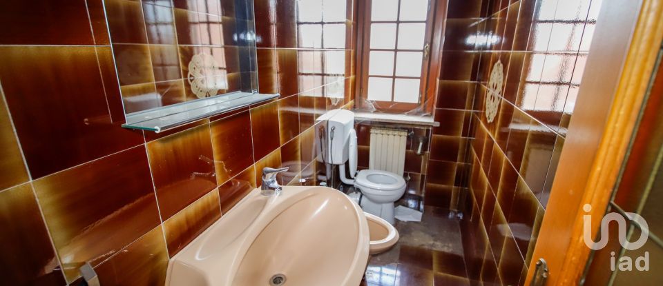 House 10 rooms of 400 m² in Volpiano (10088)