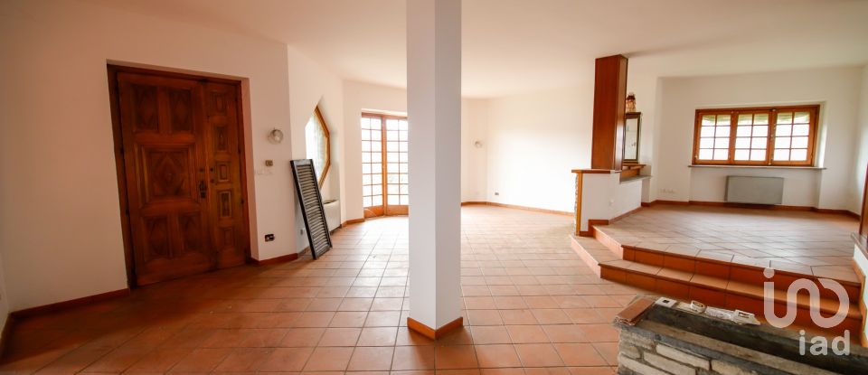 House 10 rooms of 400 m² in Volpiano (10088)