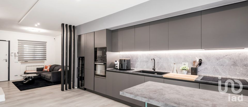 Traditional house 5 rooms of 120 m² in Roma (00124)