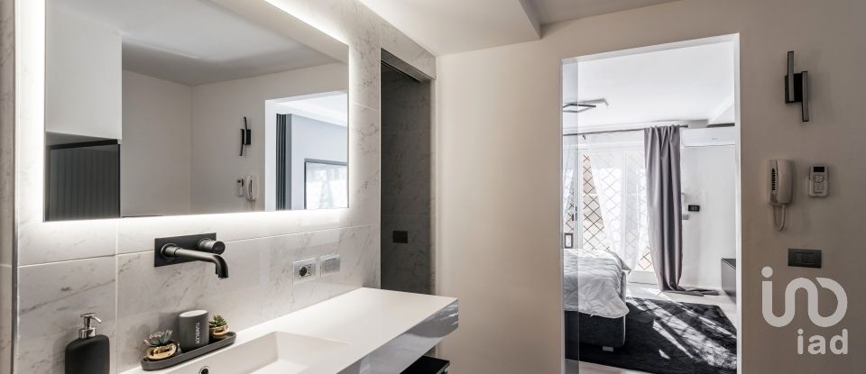 Traditional house 5 rooms of 120 m² in Roma (00124)