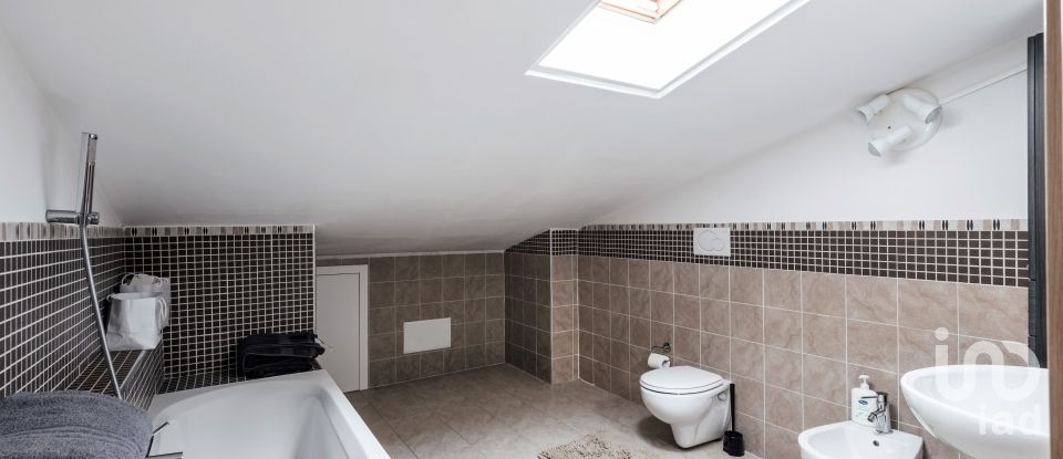 Traditional house 5 rooms of 120 m² in Roma (00124)