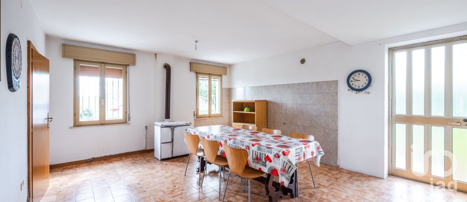 Townhouse 5 rooms of 200 m² in San Felice sul Panaro (41038)