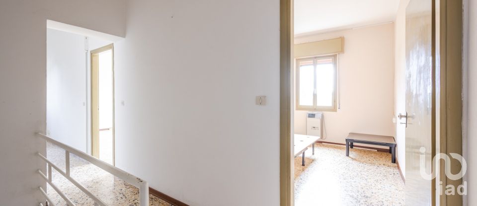 Townhouse 5 rooms of 200 m² in San Felice sul Panaro (41038)
