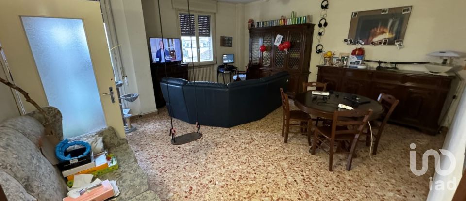 Four-room apartment of 140 m² in Mirandola (41037)