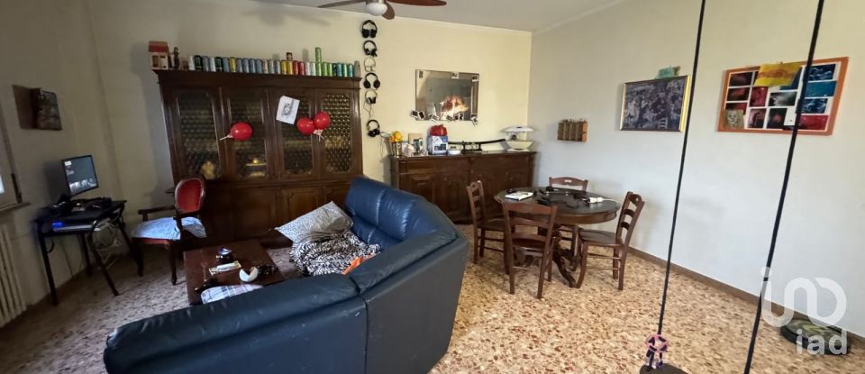 Four-room apartment of 140 m² in Mirandola (41037)