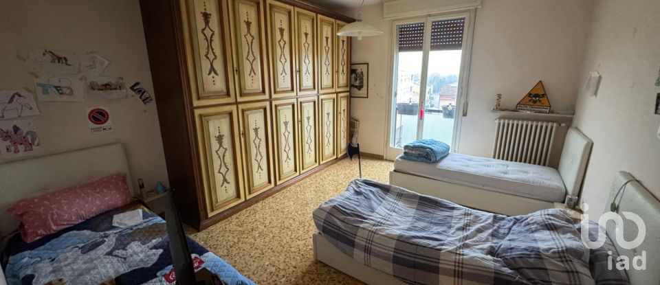 Four-room apartment of 140 m² in Mirandola (41037)