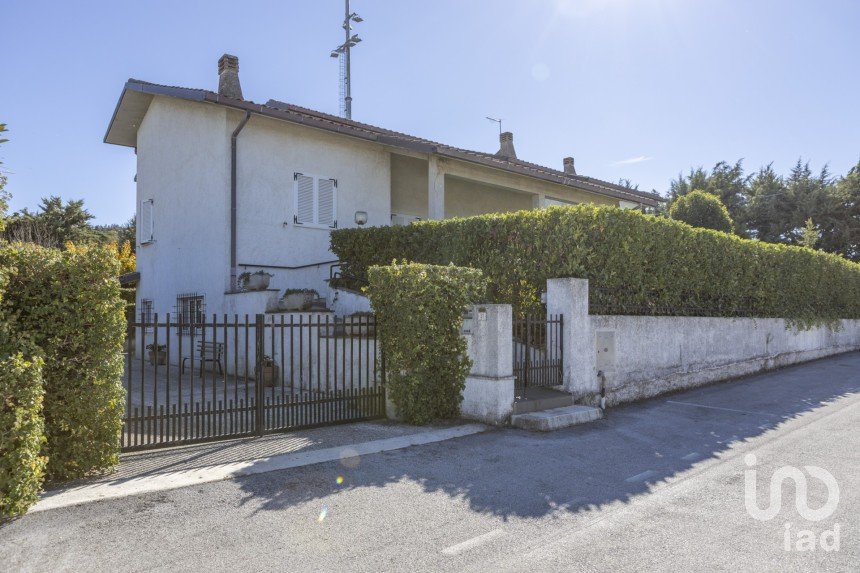 House 7 rooms of 320 m² in Cingoli (62011)