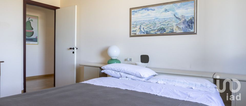 House 7 rooms of 320 m² in Cingoli (62011)