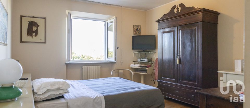 House 7 rooms of 320 m² in Cingoli (62011)