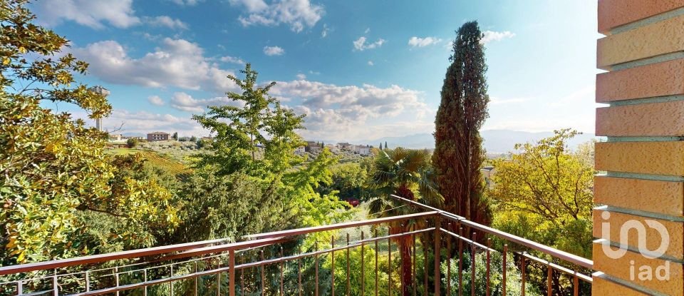 Trilocale di 75 m² a Montefalco (06036)