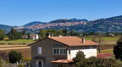 Casa indipendente 9 locali di 240 m² in Assisi (06081)