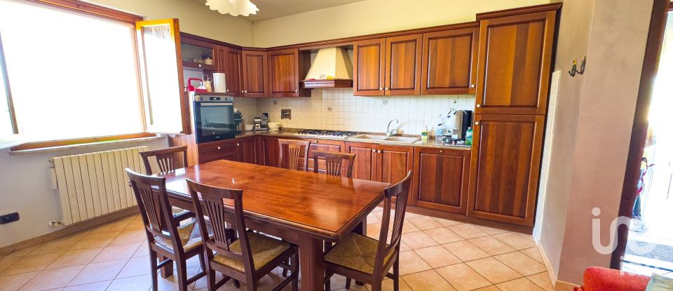 Casa indipendente 9 locali di 240 m² in Assisi (06081)