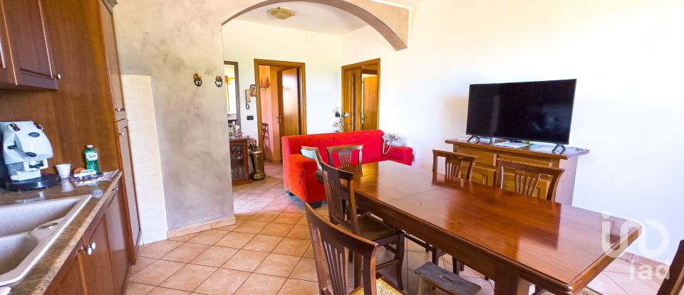 Casa indipendente 9 locali di 240 m² in Assisi (06081)