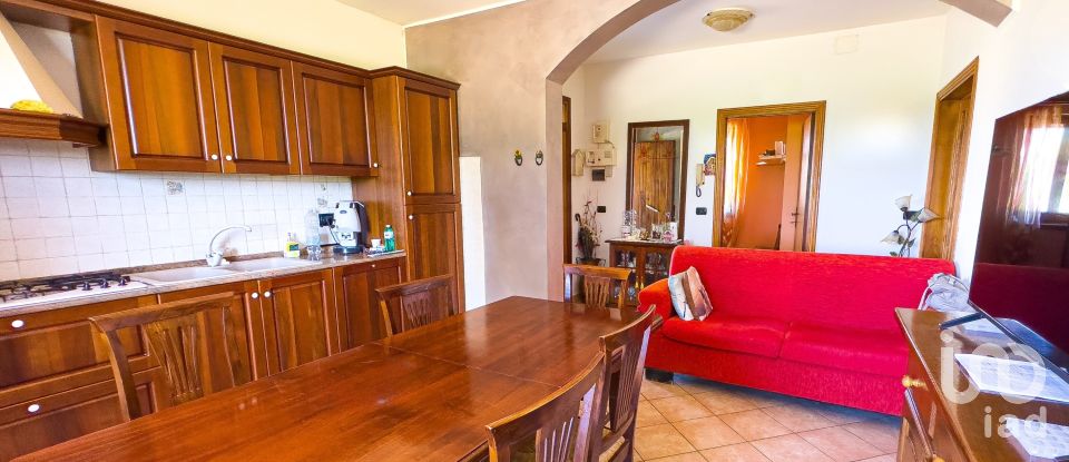 Casa indipendente 9 locali di 240 m² in Assisi (06081)