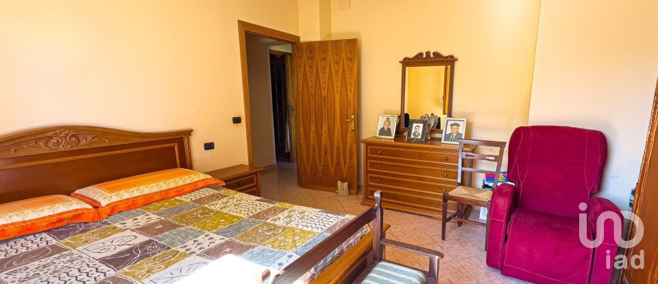 Casa indipendente 9 locali di 240 m² in Assisi (06081)